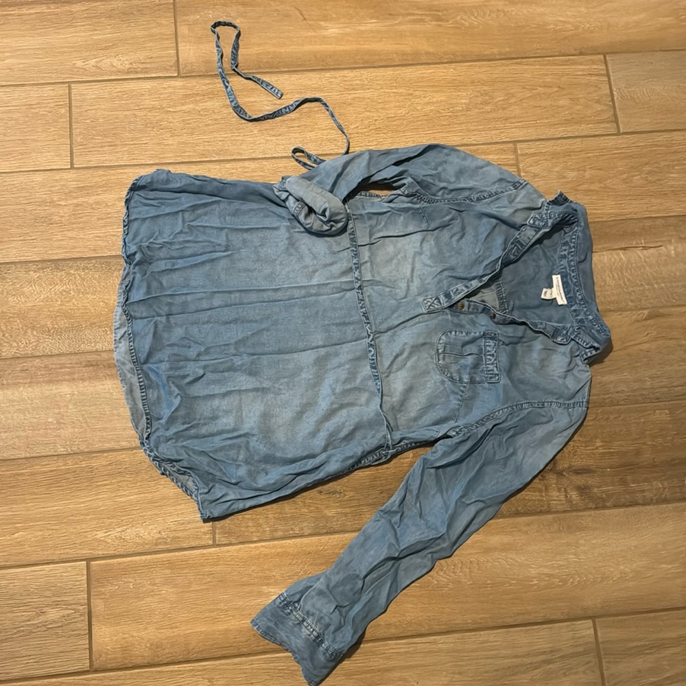 Liz Lange denim maternity top small